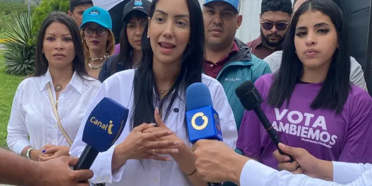 Candidata Carlyana Arriechi promete atender demandas de comunidades vulnerables de El Hatillo