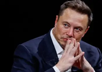 Exasesor de Trump pidió a EE. UU. investigar el estatus migratorio de Elon Musk «para su deportación»