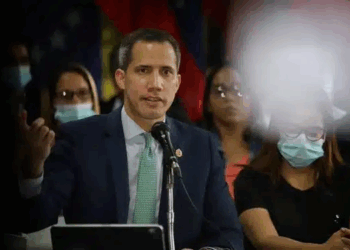 «De Sánchez, solo hablé una vez»: Lo que dijo Guaidó tras difundirse audios por caso de corrupción en España