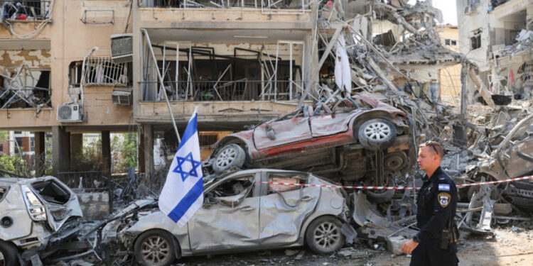 Irán disparó 200 misiles y 200 drones e Israel respondió con 150 ataques, según oficial