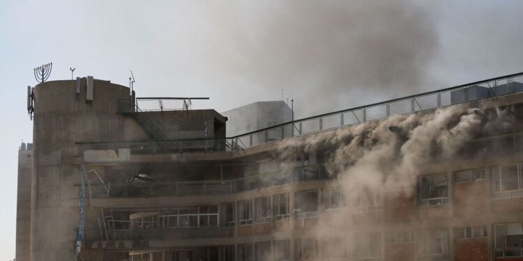 Gobierno iraní asegura que Israel ha atacado tres hospitales desde comienzo de la ofensiva