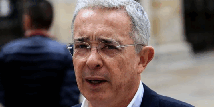 Fiscalía colombiana solicita condena contra Álvaro Uribe por fraude procesal y soborno