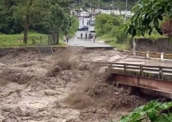 Voluntarios y más de 6.500 funcionarios atienden a los damnificados en Mérida