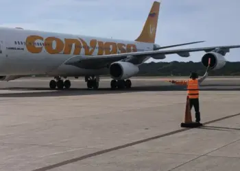 Aterrizó en Venezuela otro avión con 152 migrantes provenientes de Honduras