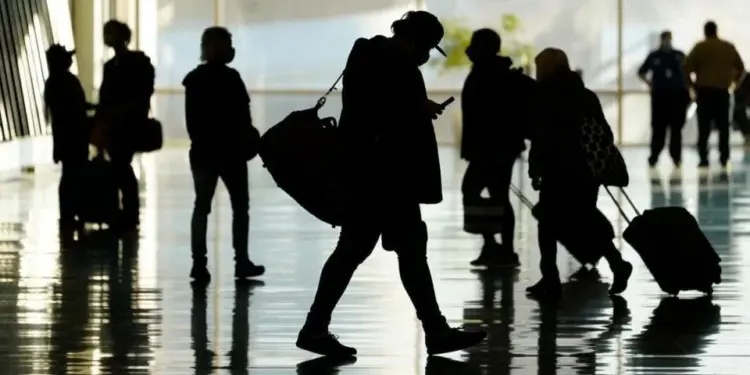 Entró en vigor la nueva prohibición de viajes de Donald Trump contra 19 países