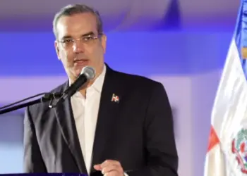 Abinader dice que «estudia» reanudación de vuelos con Venezuela tras suspensión aérea “unilateral”