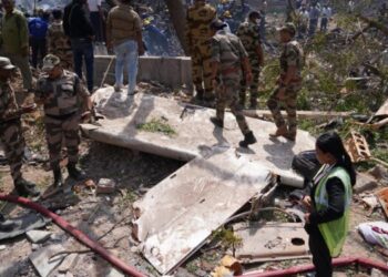 Al menos 265 cuerpos recuperados tras el siniestro de Air India con 242 pasajeros