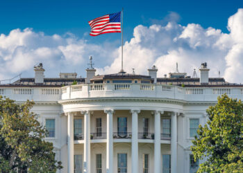 Casa Blanca aclara alcance de prohibición de viajes: venezolanos con visas vigentes no serán afectados