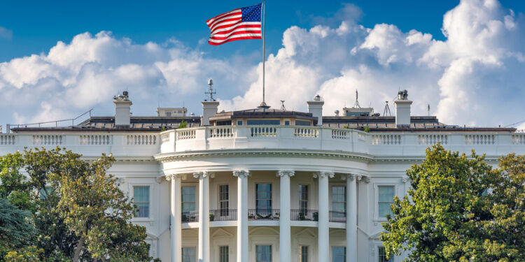 Casa Blanca aclara alcance de prohibición de viajes: venezolanos con visas vigentes no serán afectados