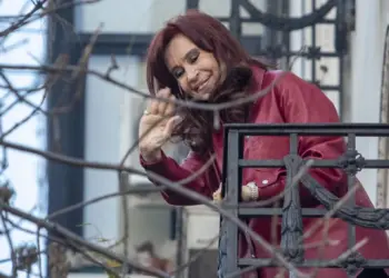 Fiscalía de Argentina pide que Cristina Fernández cumpla su condena en una cárcel