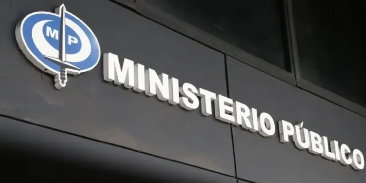 MP investiga a mujer por arrodillar a dos niños sobre chapas en el Zulia