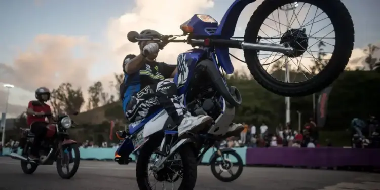 Detenidos por un video viral donde hacían motopiruetas en La Guaira