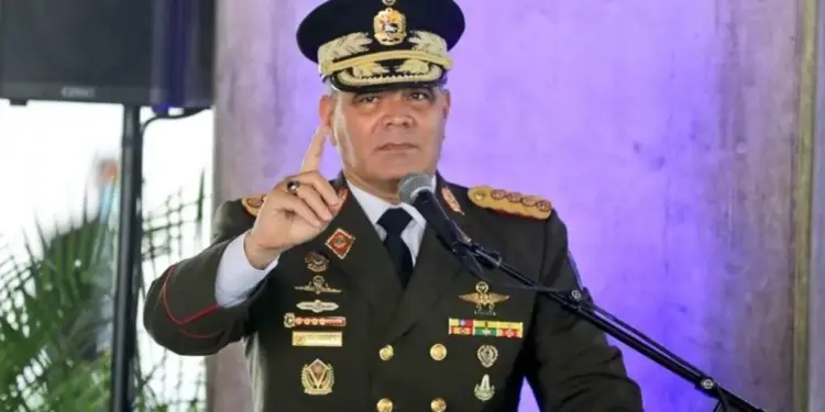 Padrino López denunció la presencia de un buque en agua «incontrovertiblemente venezolana»