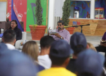 Presidente Maduro anuncia que la reforma constitucional pudiera ser refrendada el próximo año