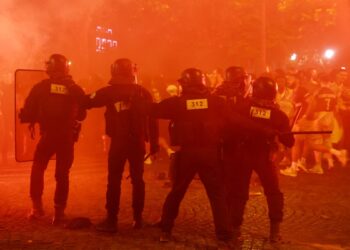 La fiesta por el triunfo del PSG deja dos muertos, un policía en coma y casi 560 detenidos