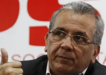 Denuncian la detención del exministro de Finanzas, Rodrigo Cabezas