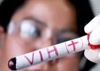 Médico venezolano explica cómo el lenacapavir bloquea la entrada del VIH a las células