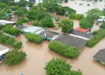 Activan transporte fluvial y terrestre para llevar alimentos a zonas inundadas de Apure