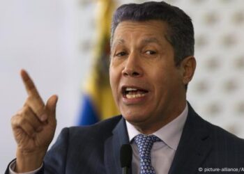 Candidato Henri Falcón: La ciudad se convirtió en «Barquisihueco» por la improvisación