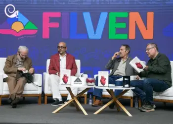 A casa llena: Pérez Pirela bautiza su nuevo libro «Trilogía del desamor» en la Filven 2025