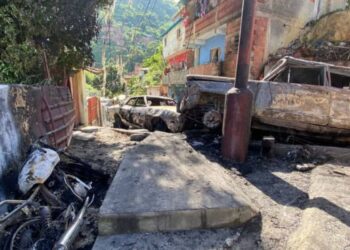 Muere un hombre en Caracas tras sufrir un infarto y chocar en un vehículo contra una pared