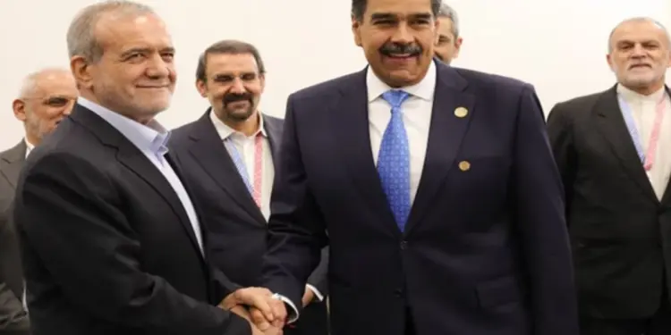 Presidente de Irán dice que las sanciones hacen más necesario acelerar acuerdos con Venezuela