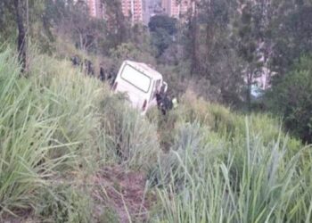 Autobús con funcionarios de la FANB cayó por una pendiente en Tazón y deja al menos 25 heridos