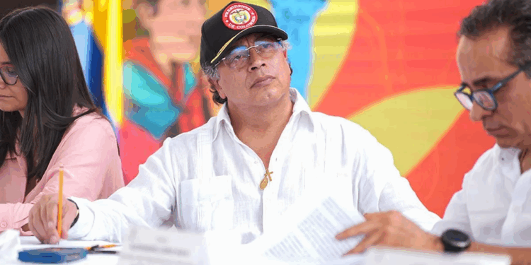 Fiscalía colombiana investiga sobre presunta trama contra el presidente Petro