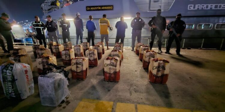 El Gobierno de Venezuela detiene a dos personas tras incautar unos 168 kilos de cocaína