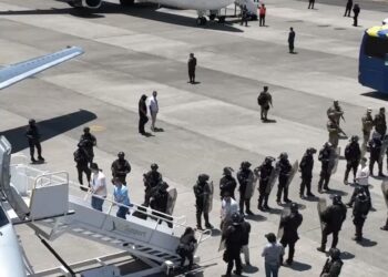 Nayib Bukele confirma entrega de venezolanos secuestrados en el CECOT  y liberación de presos políticos