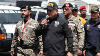 Cabello entrega a organismos de seguridad 105 vehículos y tres helicópteros incautados a «grupos terroristas»