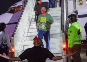 Venezolano rescatado del CECOT dijo que “recibía golpes de desayuno, almuerzo y cena”