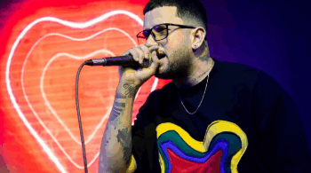 «Los castigos eran golpes»: el crudo testimonio de músico venezolano que estuvo preso en el Cecot