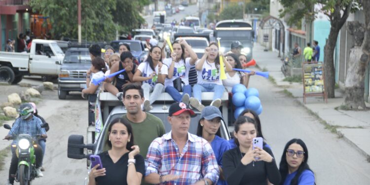 Henri Falcón arrancó su campaña electoral: “El 27 de julio comenzará la reconstrucción de Barquisimeto”