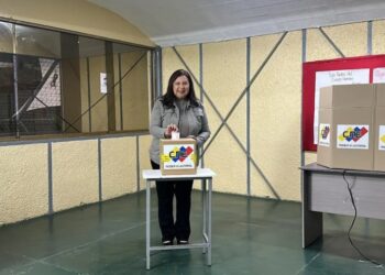 Carmen Meléndez hizo un llamado a la participación tras ejercer su derecho al voto