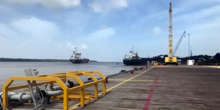 Guyana anuncia que ExxonMobil le devolvió 20 % del bloque petrolero en zona reclamada por Venezuela