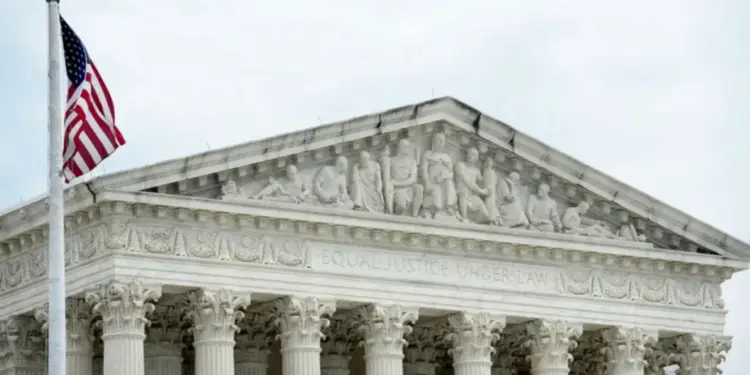 Corte Suprema autoriza a Trump reanudar despidos masivos en el Gobierno de EE.UU.