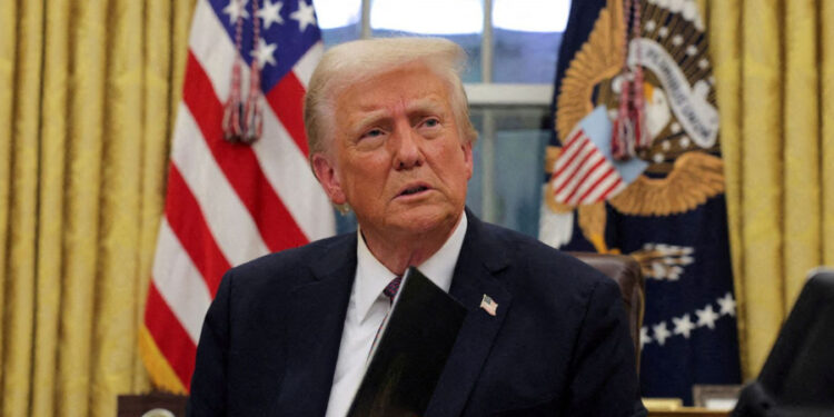 Trump amenaza a Rusia con aranceles del 100% si no hay acuerdo sobre Ucrania en 50 días