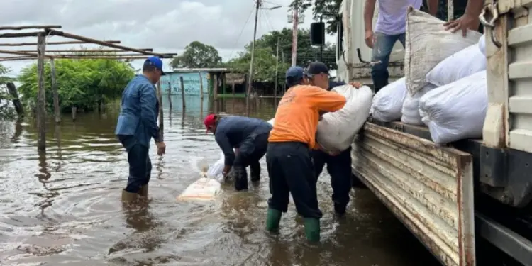 Gobernador de Amazonas confirma que casi mil personas están en refugios por las lluvias