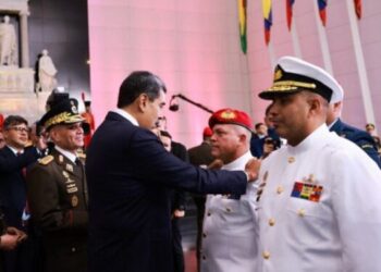 Maduro asciende a 223 oficiales de las FANB y pide lealtad absoluta
