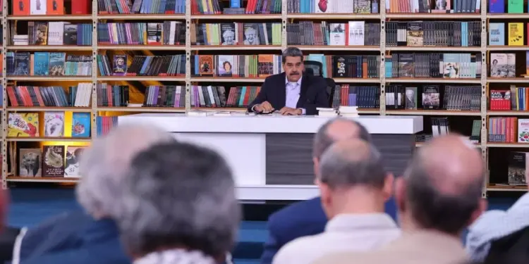 Maduro reitera denuncia contra Bukele por el secuestro de 252 venezolanos