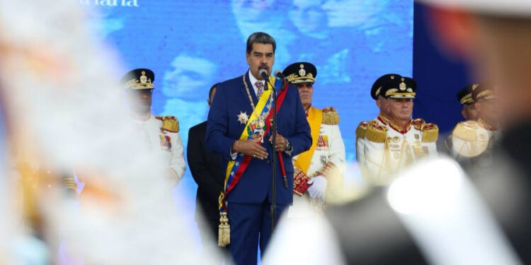 Maduro durante desfile del 5Jul: «Nos mantenemos firmes para garantizar la paz y la independencia»