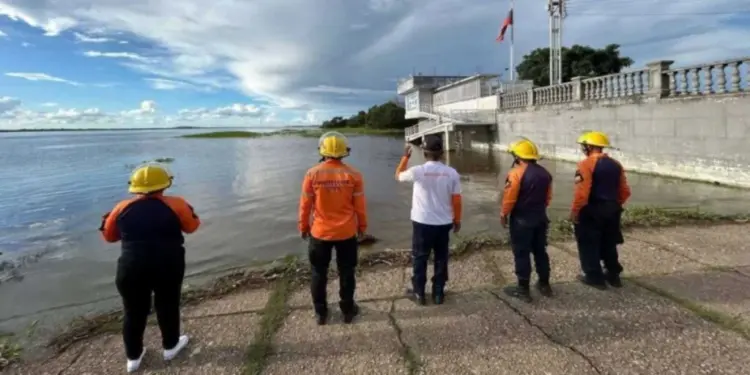 Autoridades decretan «alerta amarilla» tras crecida del río Orinoco en Bolívar