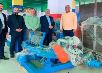 Venezuela recibe materiales para instalar fábrica de fibra óptica en alianza con Irán