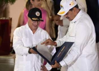 Petro alaba coordinación militar entre Venezuela y Colombia propuesta por Maduro