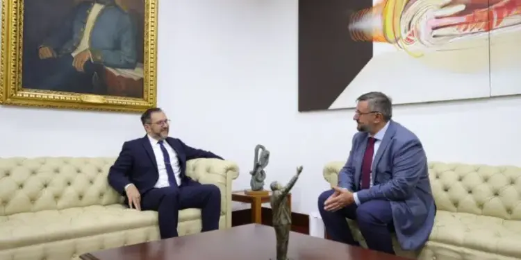 Venezuela y Rusia discuten «posibilidades de intercambio académico y cultural»