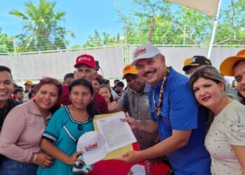 Gobernador Luis Caldera entregó financiamiento a jóvenes zulianos para proyectos comunitarios