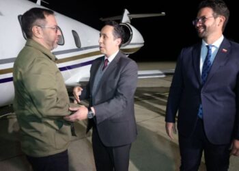 Canciller Yván Gil arriba a Bolivia para participar en el Bicentenario de su independencia