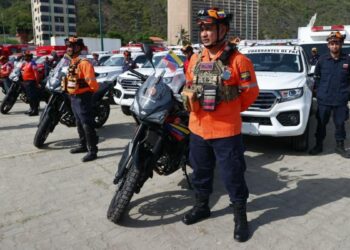 Ministro Diosdado Cabello entregó dotación de vehículos a Bomberos y Protección Civil