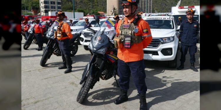 Ministro Diosdado Cabello entregó dotación de vehículos a Bomberos y Protección Civil
